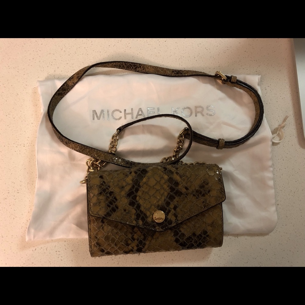 Micheal Kors Crossbody bag/ wallet